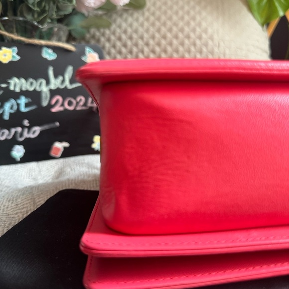 Chanel Old Medium Boy✨PRICE is FIRM✨ - Picture 13 of 16